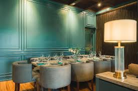 DNA-Dining: Mengapa Restoran Paling Antre di Jakarta 2026 Meminta Sampel Air Liur Sebelum Kamu Memesan