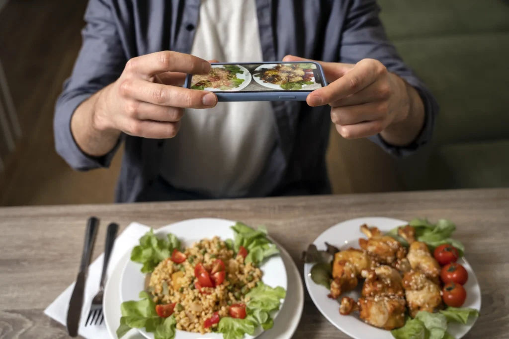 Makan dengan Mata Tertutup: Tren Maret 2026 yang Bikin Foodie Rela Bayar Mahal Demi Pengalaman Makan Tanpa Melihat
