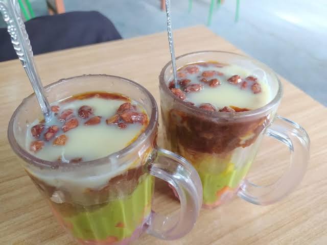Viral! Es Teler Teko 2 Liter di Palu: Rp50.000 Dapat Minuman Sebesar Galon, Kejarnya Bisa Bawa Pulang Wadah!